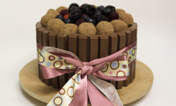 Bolo Kit Kat Red Velvet