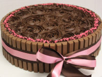Bolo Kit Kat Rosas de Chocolate