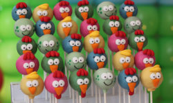 Cakepop Galinha Pintadinha